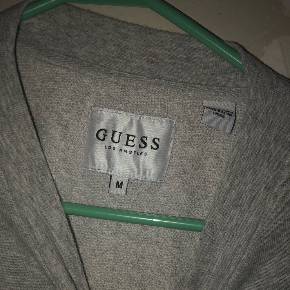 Guess CropTop - Picture 2 of 2